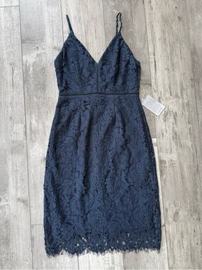ASTR The Label Navy Lace Midi Dress Small NWT V-Neck Wedding Guest